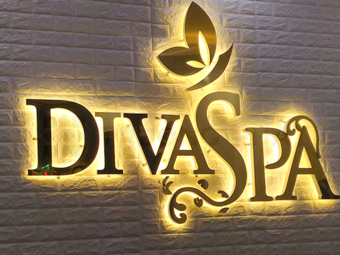 Chữ inox đèn LED hắt chân